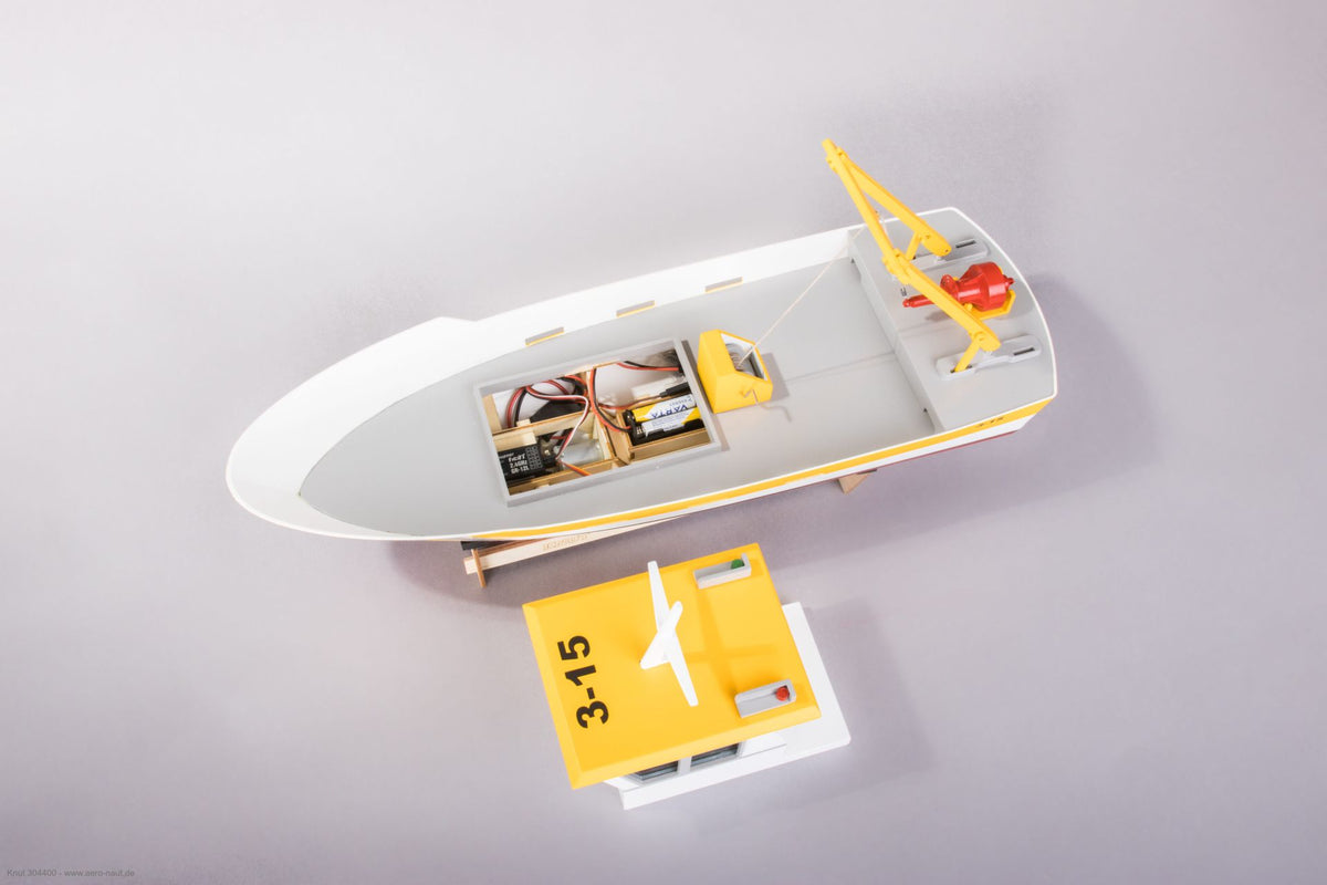 aeronaut Knut RC-Arbeitsschiff von oben, Steuerhaus abgenommen, eingebaute RC-Technik