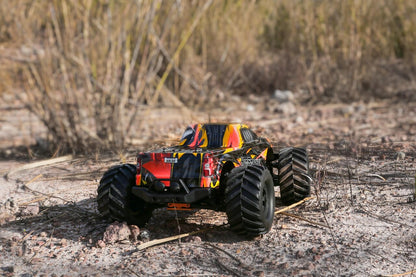 DF-Models HotStrike RC-Car im Gelände von hinten